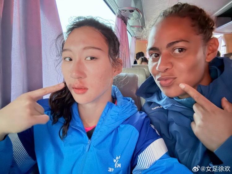  神勇！女足國(guó)門徐歡曬照，比賽中被球砸臉仍力保球門不失