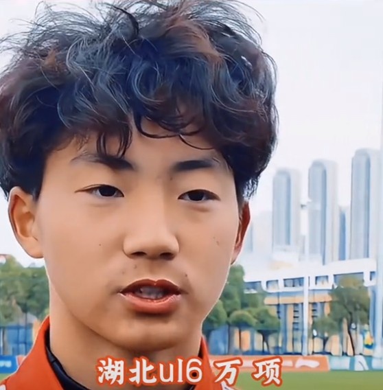  萬項談全運會吊射破門：發(fā)現(xiàn)門將站位不是很好，就很自信的射門