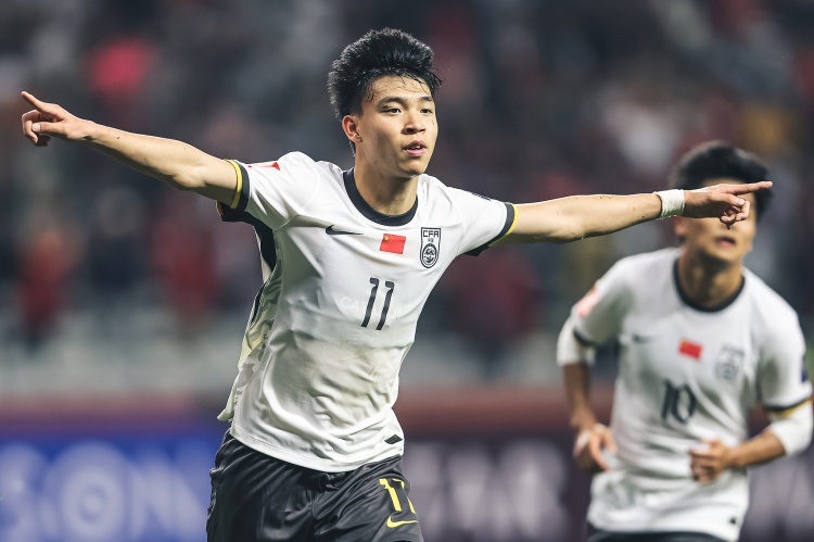  北青體育：18歲“跳級生”王鈺棟有望進入國足客戰(zhàn)沙特名單！